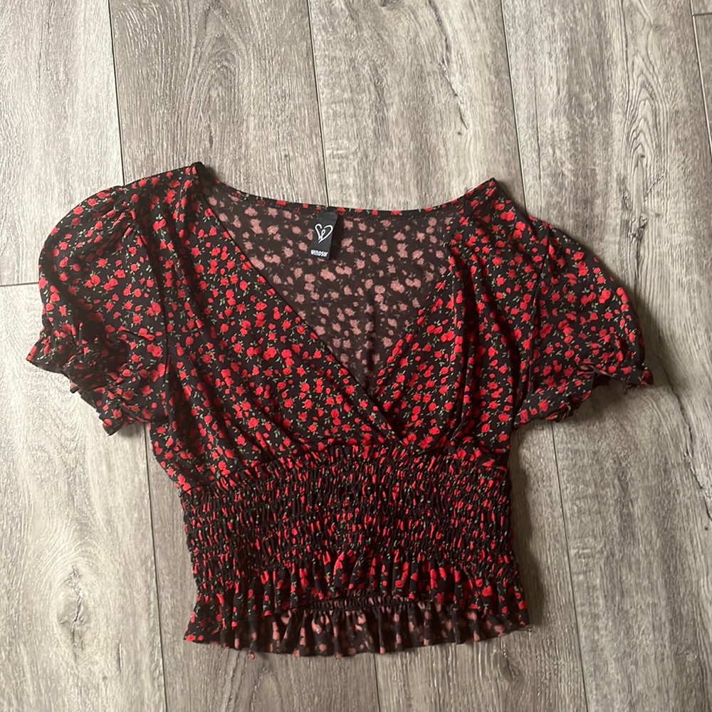 Trendy Rose Low-Cut Crop Top